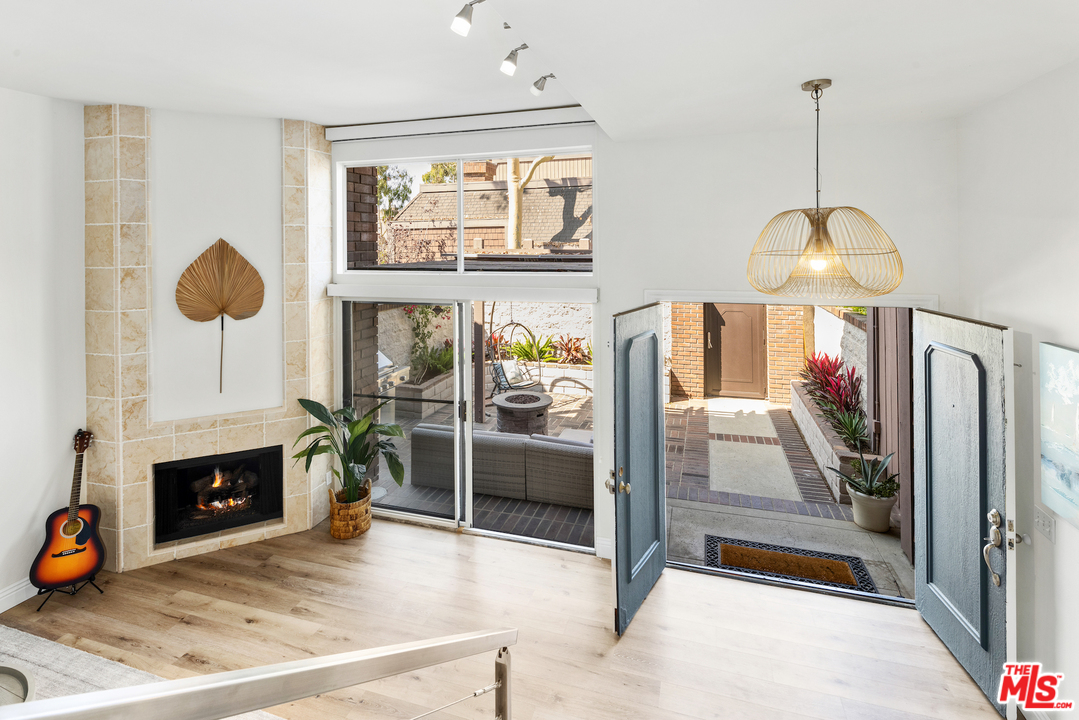 4425 Alla Road, Unit 2 Marina del Rey, CA 90292 - Photo 4 of 27