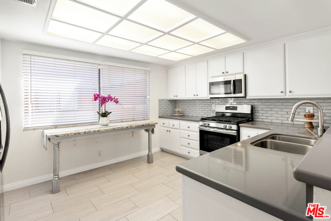 4425 Alla Road, Unit 2 Marina del Rey, CA 90292 - Photo 9 of 27