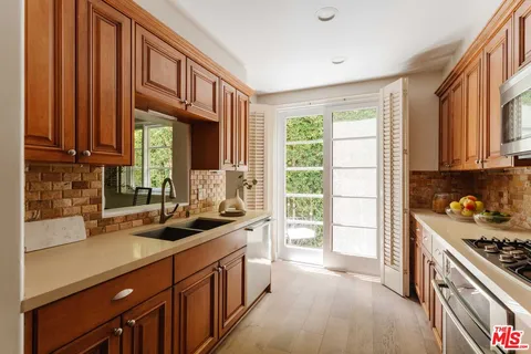 $2,150,000 | 9024 Cynthia Street, Unit 204, West Hollywood, CA 90069