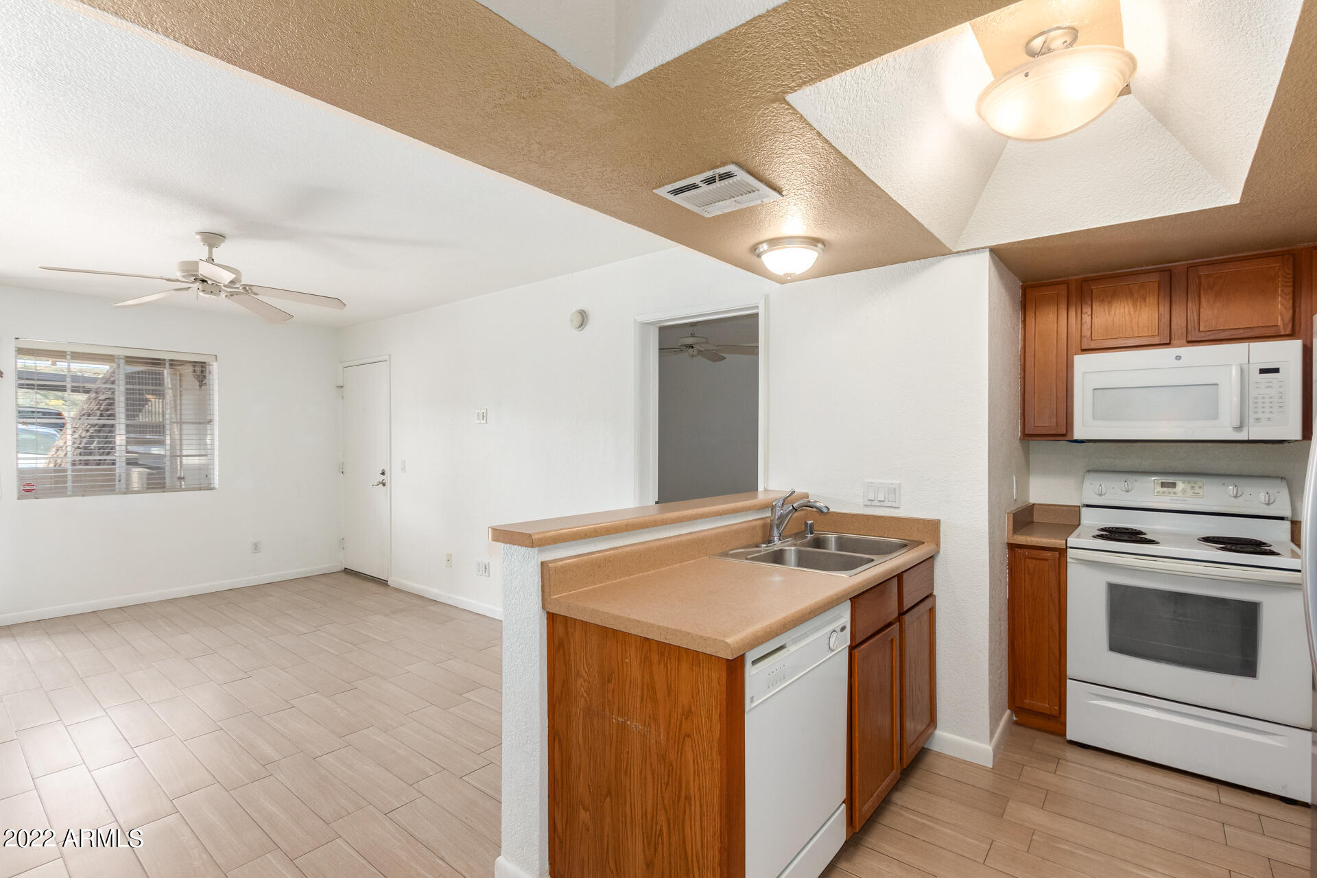 1720 East Thunderbird Road, Unit 1096 Phoenix, AZ 85022 - Photo 8 of 26 07 - Thunderbird