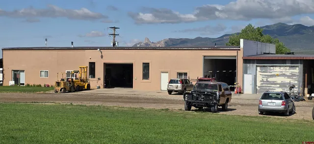 a view of a patio with table and chairs a barbeque