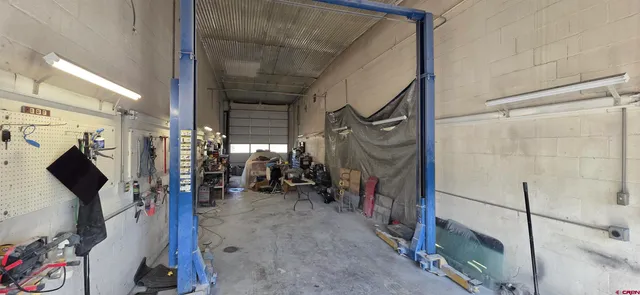 a view of a livingroom with furniture and garage