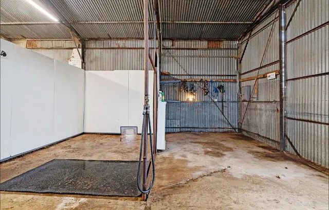 a view of a yard with a house