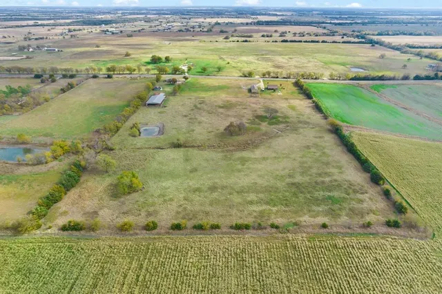 a view of an outdoor space