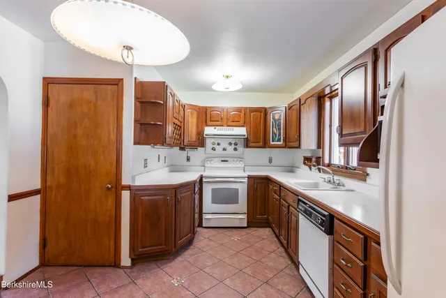 $375,000 | 10 Marlboro Drive, Pittsfield, MA 01201