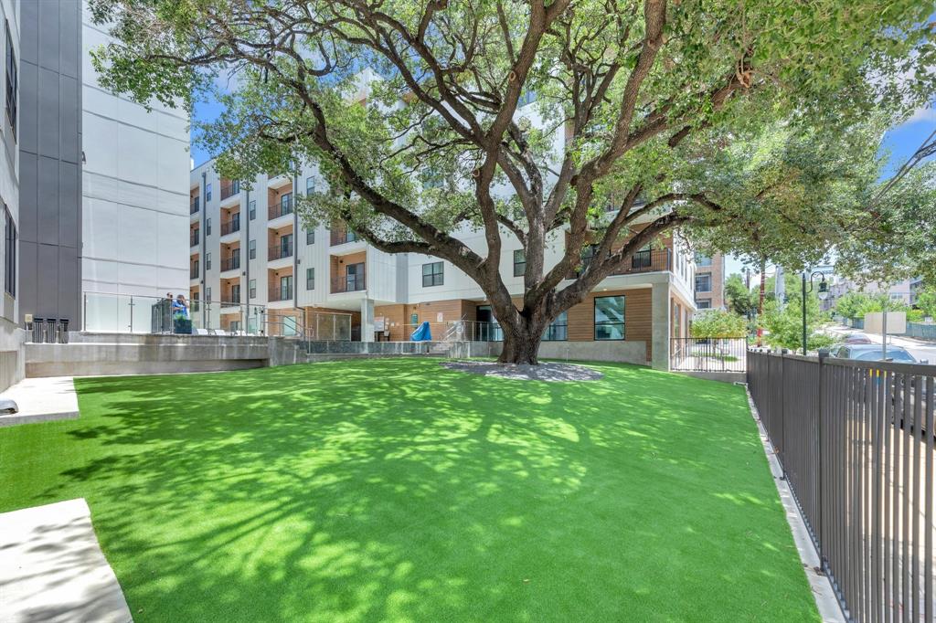 2500 Longview Street, Unit 418 Austin, TX 78705 - Photo 26 of 40 Poolside putting green.