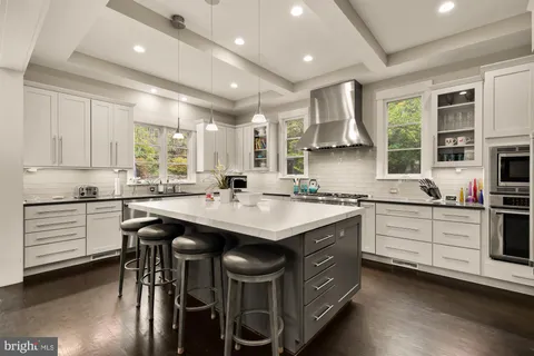 $2,750,000 | 3701-38 38th Street North, Arlington, VA 22207