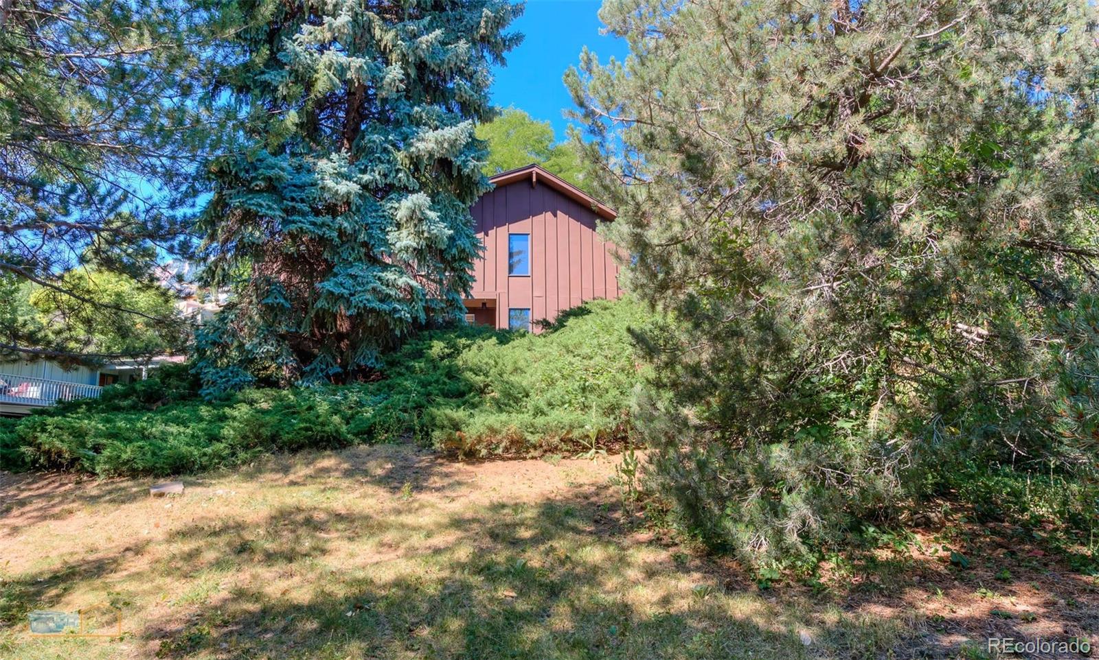 1425 Bellevue Drive Boulder, CO 80302 - Photo 32 of 40 a backyard of a house with lots of green space