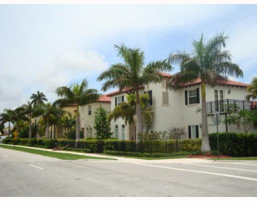 99 Via Poinciana Street, Unit 99 Boca Raton, FL 33487 - Photo 3 of 16 Exterior Front