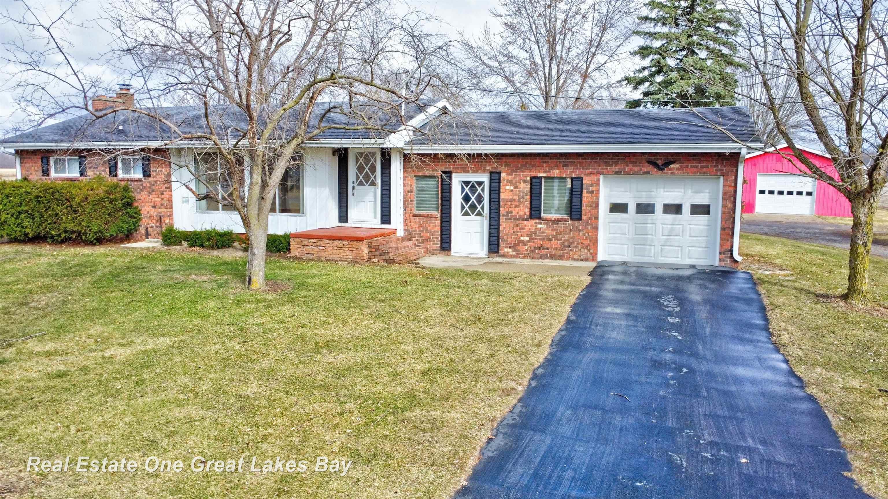 8730 Chesaning Road Chesaning, MI 48616 - Photo 1 of 72