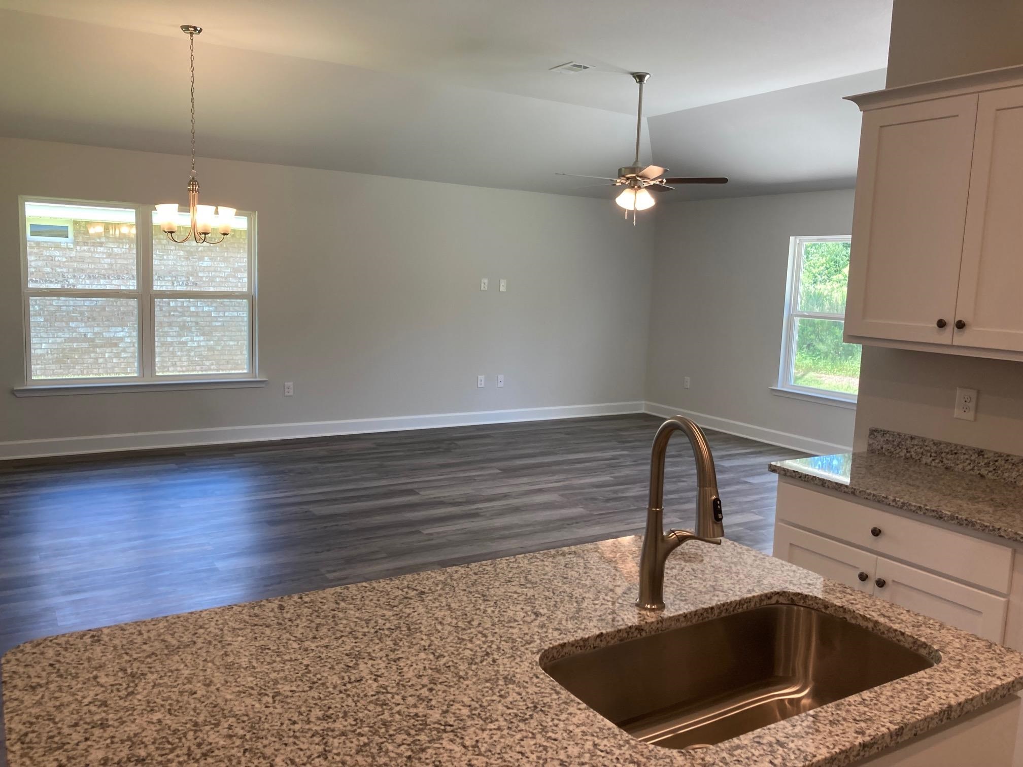696 Mayflower Drive Foley, AL 36535 - Photo 6 of 25 Kitchen