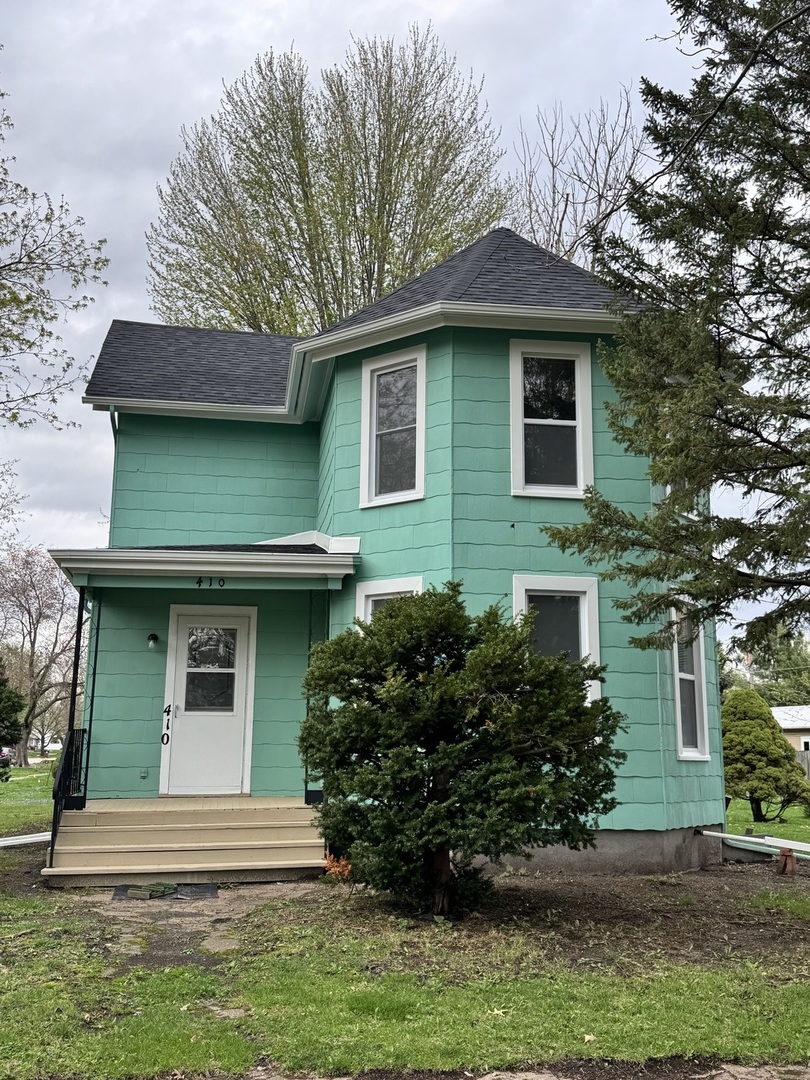 410 3rd Street Mendota, IL 61342 - Photo 1 of 18 a front view of a house with a garden