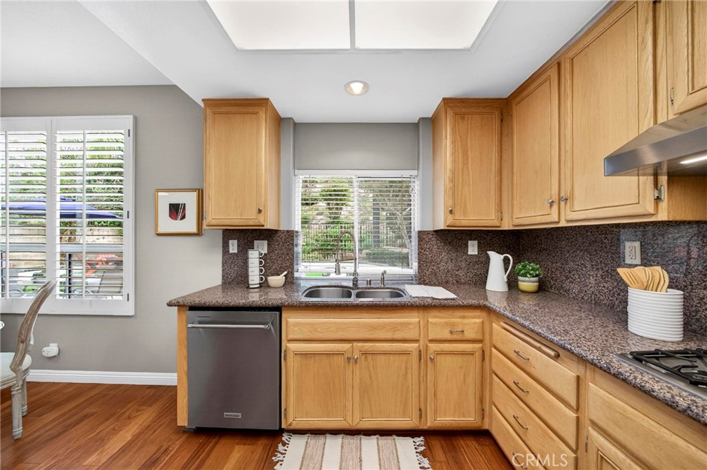 19901 Mid Pines Lane Porter Ranch, CA 91326 - Photo 5 of 23 Kitchen