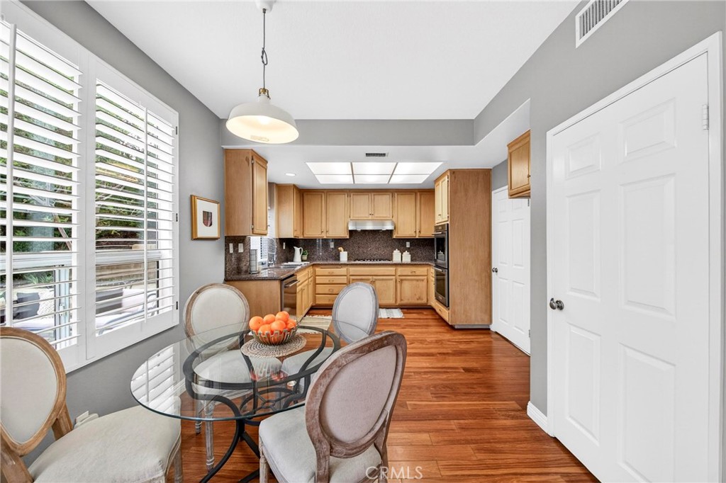 19901 Mid Pines Lane Porter Ranch, CA 91326 - Photo 7 of 23 Casual Dining area/Kitchen