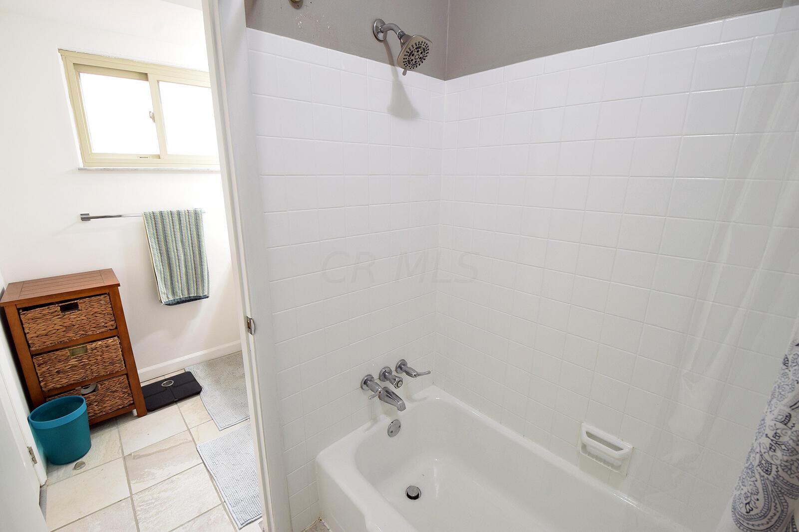4482 Sandy Lane Road Columbus, OH 43224 - Photo 25 of 47 26 Primary Bedroom Bath