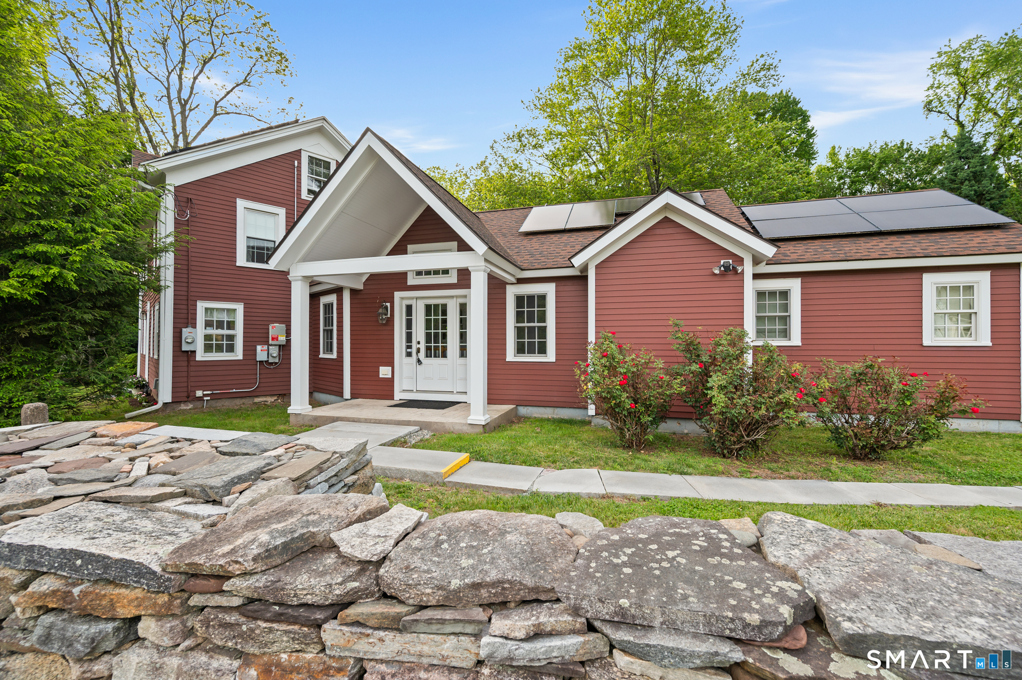 539 Hopewell Road Glastonbury, CT 06033 - Photo 2 of 38