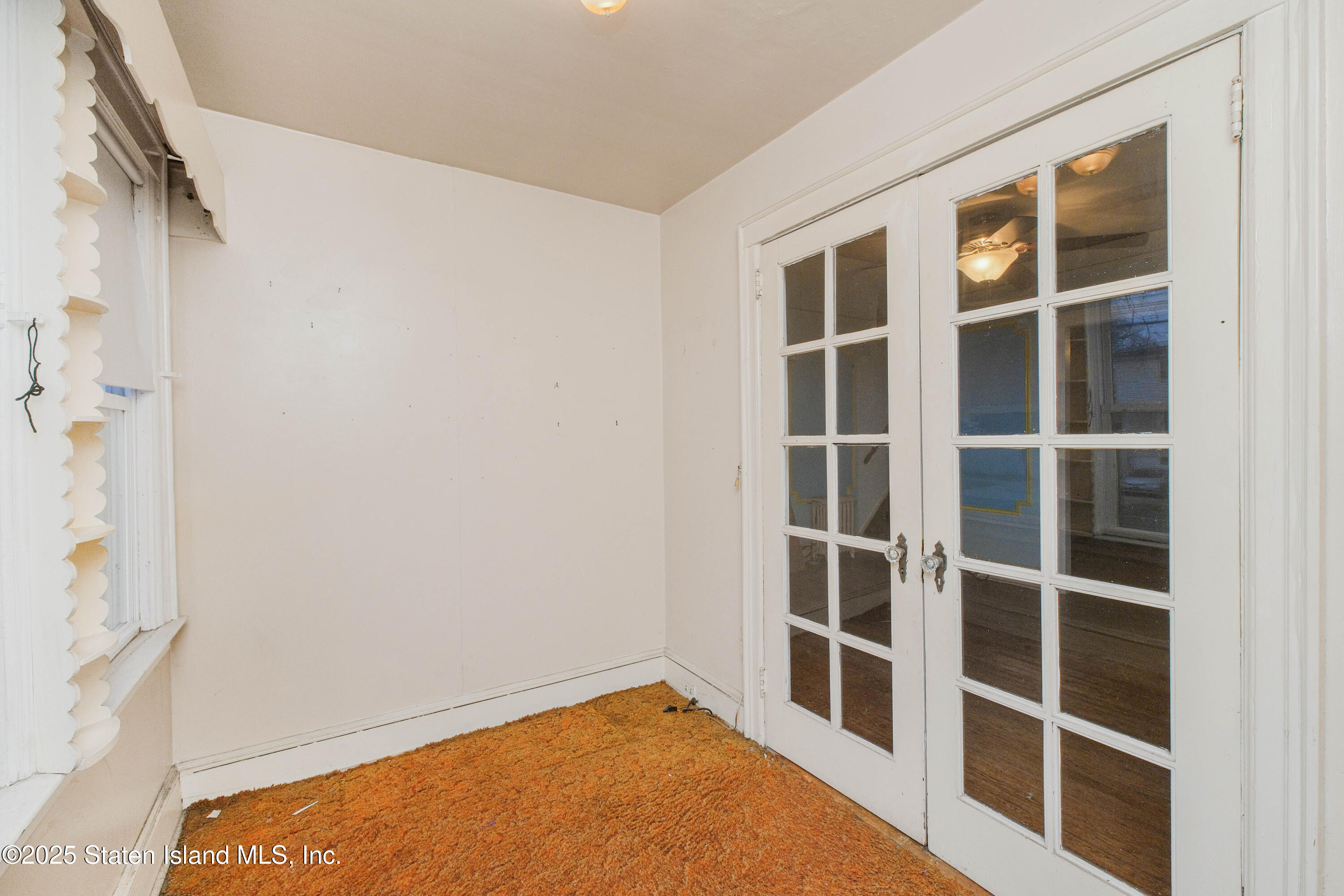 458 Watchogue Road Staten Island, NY 10314 - Photo 7 of 40 .