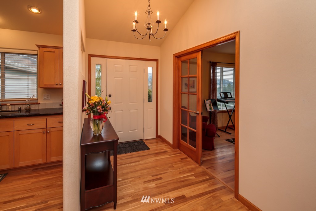 2216 Hawk Way Bellingham, WA 98229 - Photo 2 of 23 Gallery Image 2