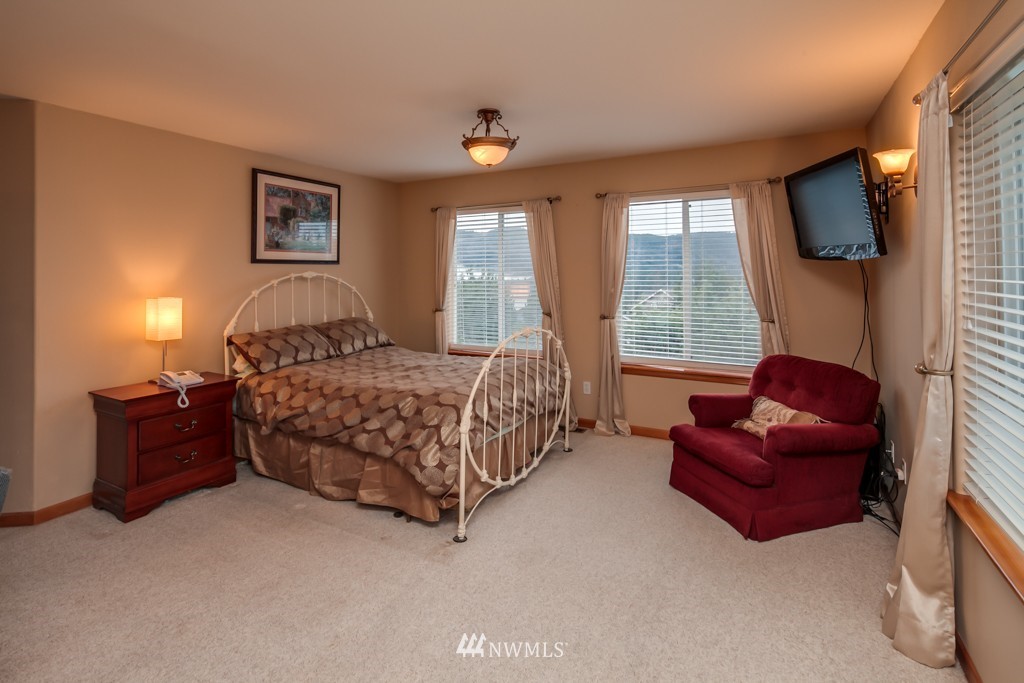 2216 Hawk Way Bellingham, WA 98229 - Photo 10 of 23 Gallery Image 10