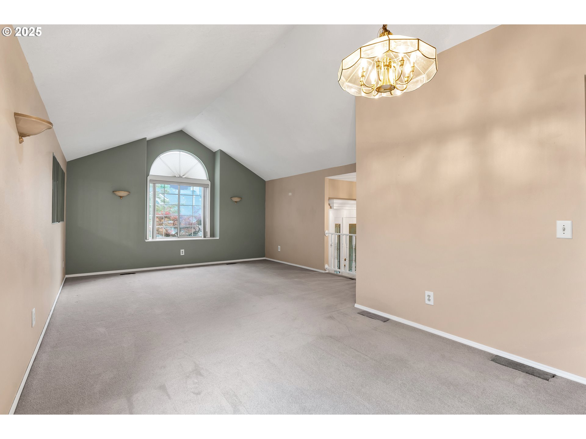 12239 Southeast Ashley Street Clackamas, OR 97015 - Photo 11 of 48