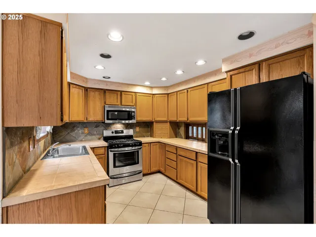 $580,000 | 12239 Southeast Ashley Street, Clackamas, OR 97015