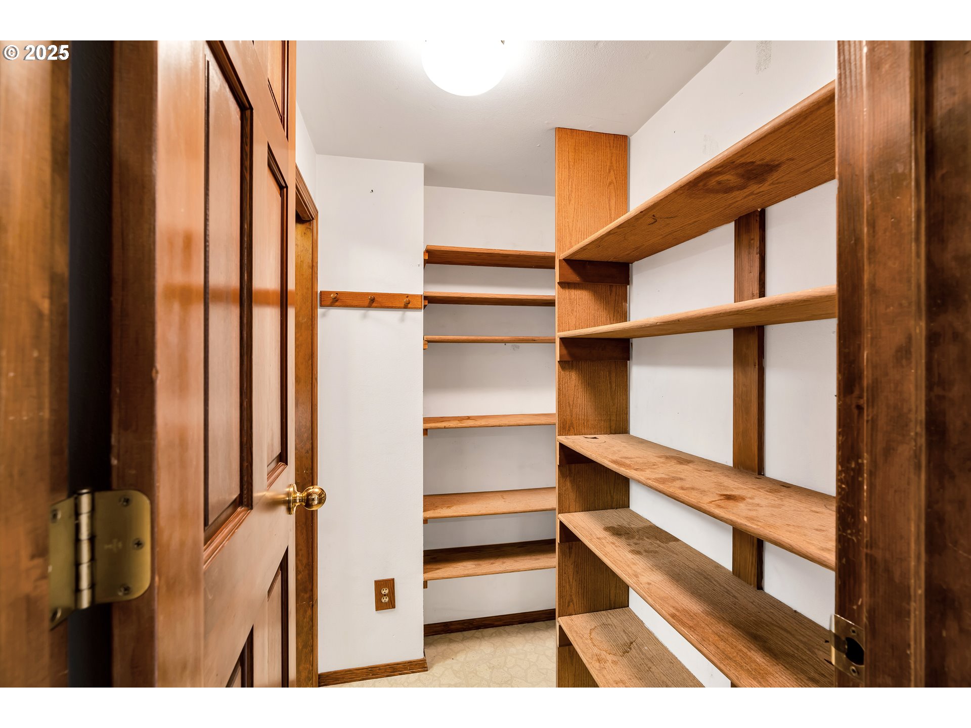 12239 Southeast Ashley Street Clackamas, OR 97015 - Photo 17 of 48