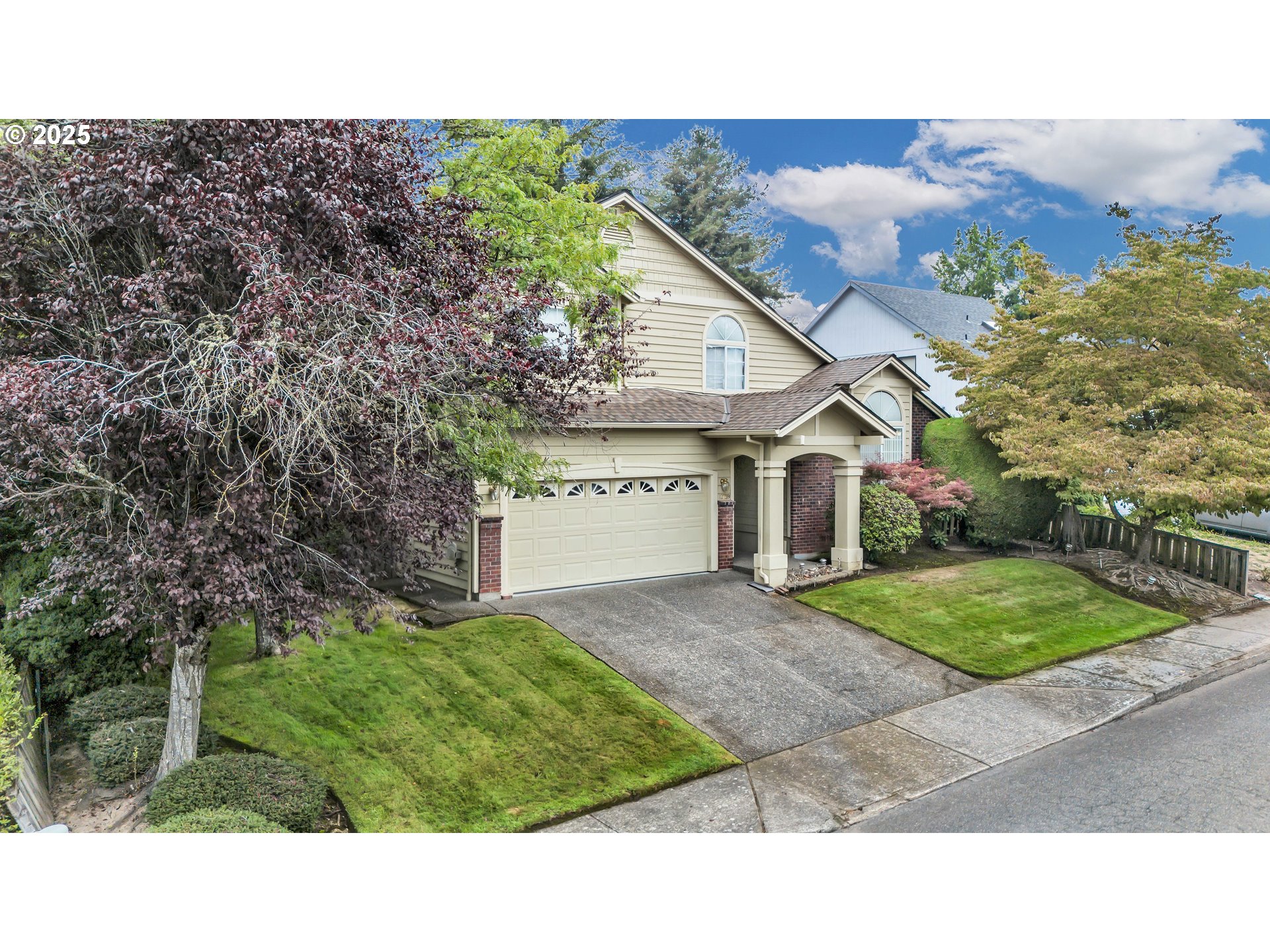 12239 Southeast Ashley Street Clackamas, OR 97015 - Photo 3 of 48