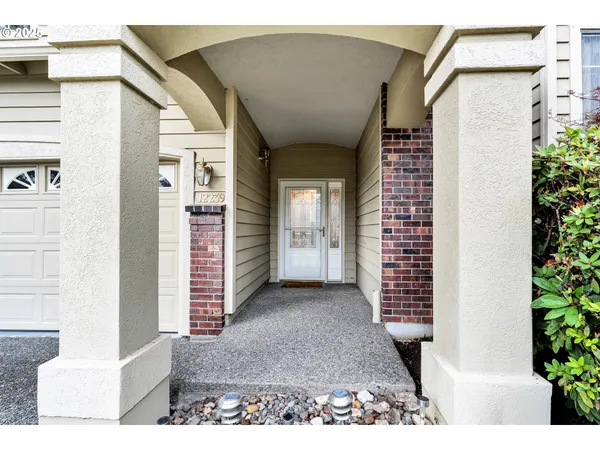 $570,000 | 12239 Southeast Ashley Street, Clackamas, OR 97015