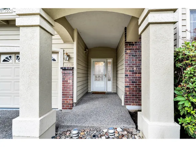 $580,000 | 12239 Southeast Ashley Street, Clackamas, OR 97015