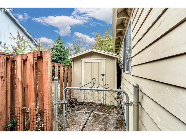 $580,000 | 12239 Southeast Ashley Street, Clackamas, OR 97015