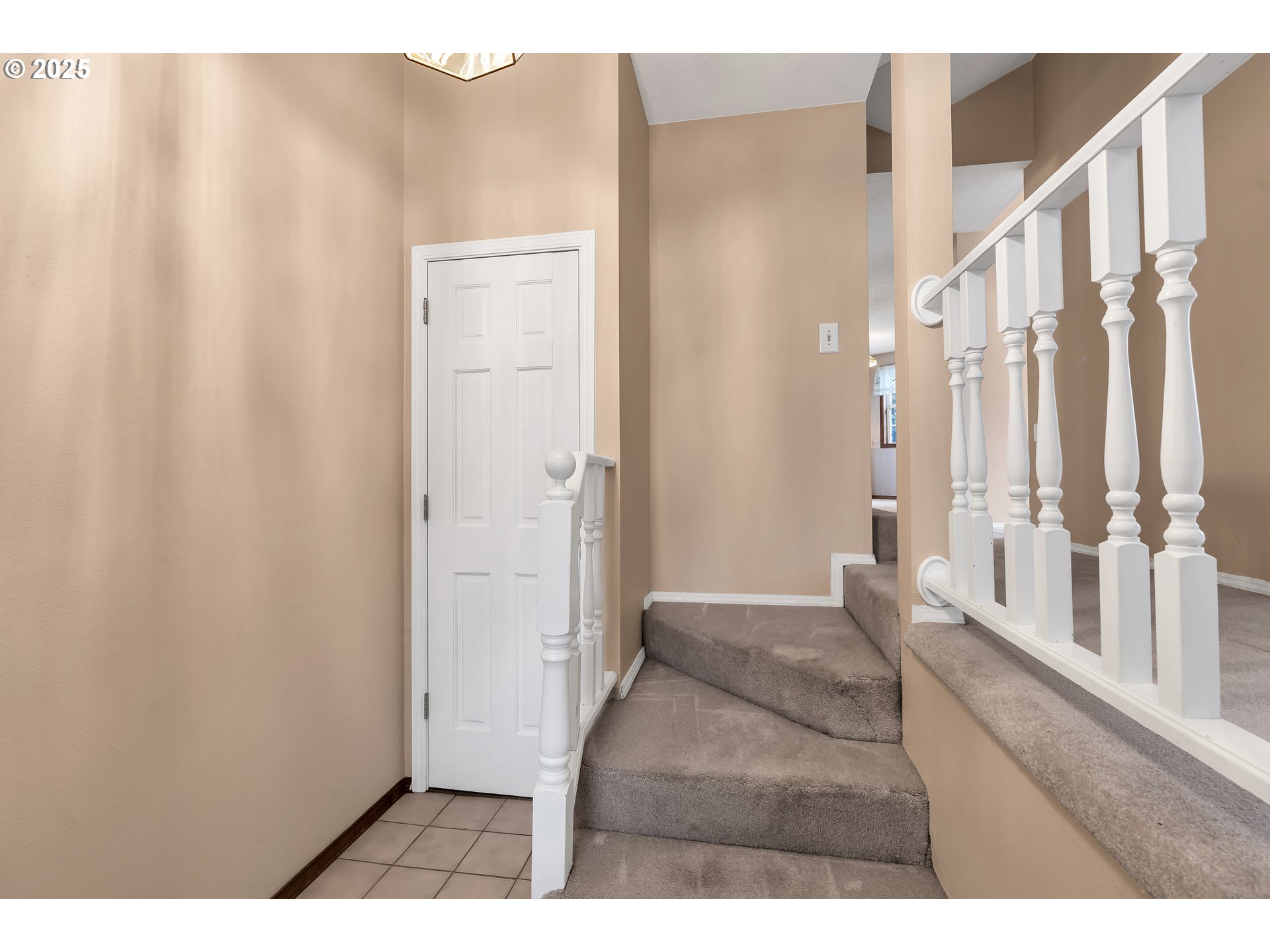 12239 Southeast Ashley Street Clackamas, OR 97015 - Photo 5 of 48