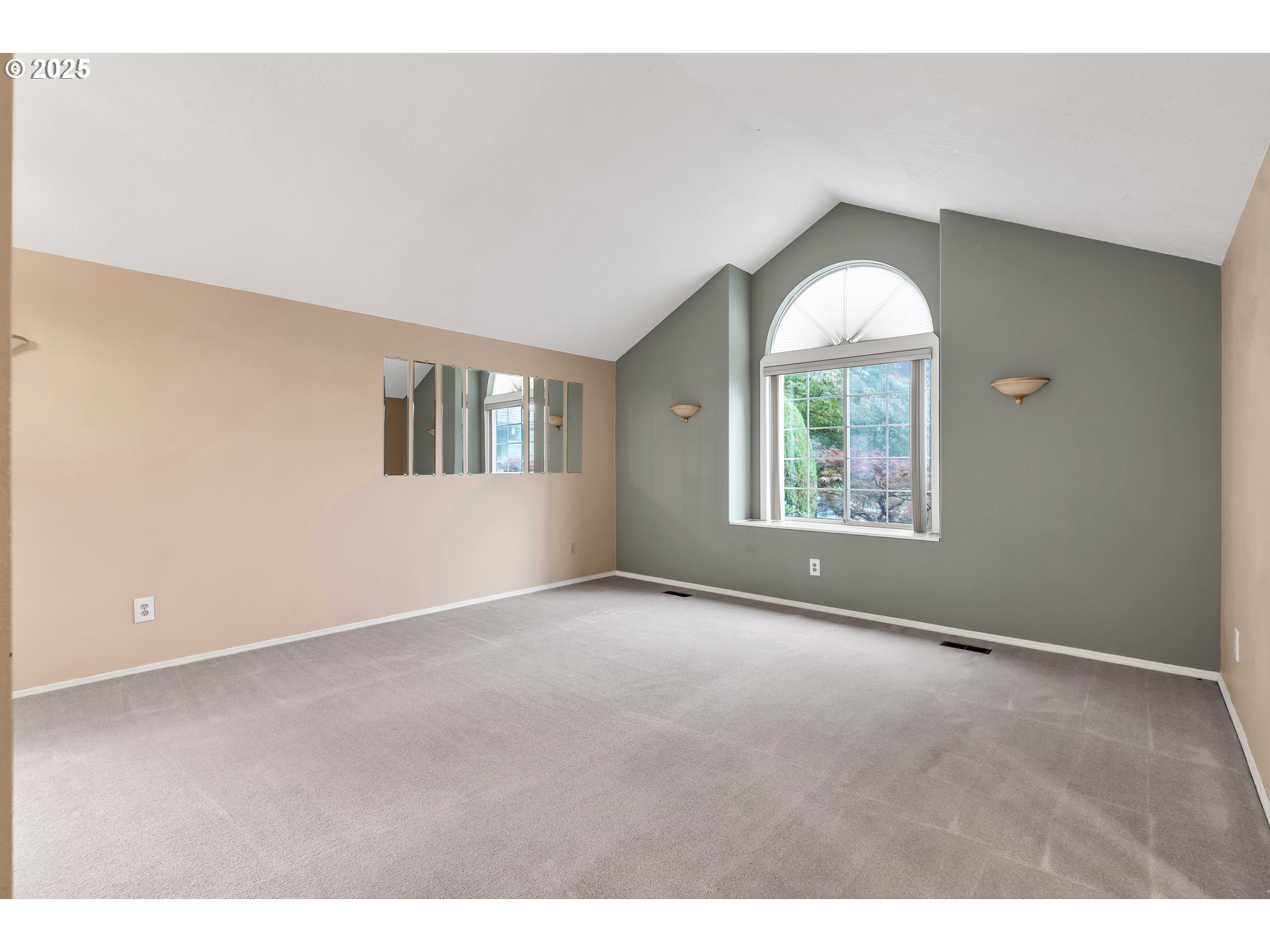 12239 Southeast Ashley Street Clackamas, OR 97015 - Photo 7 of 48