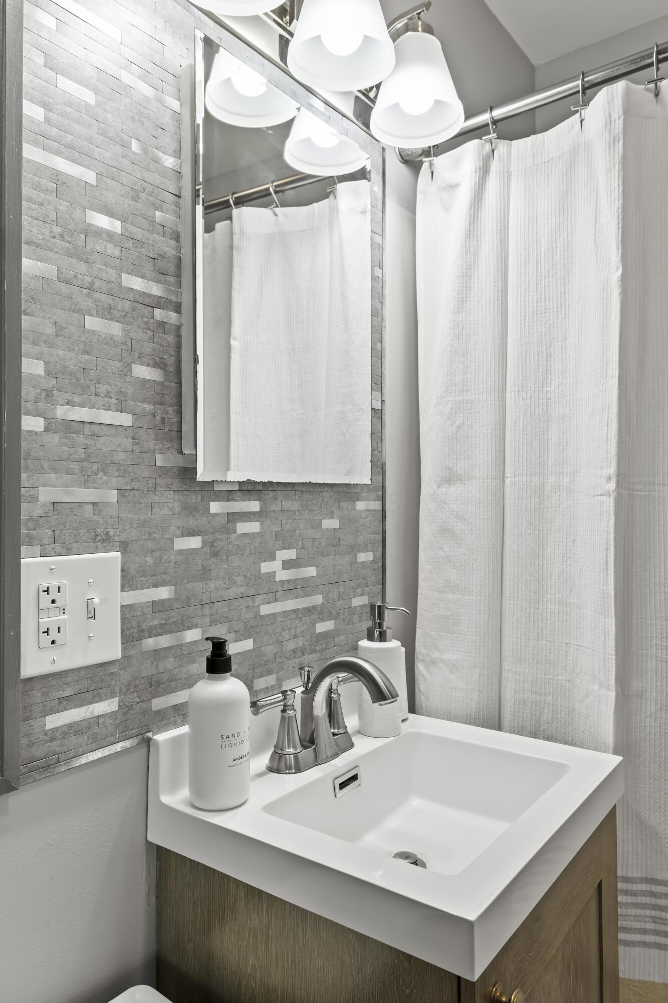 712 Garden Road Columbus, OH 43214 - Photo 24 of 31 30-bathroom