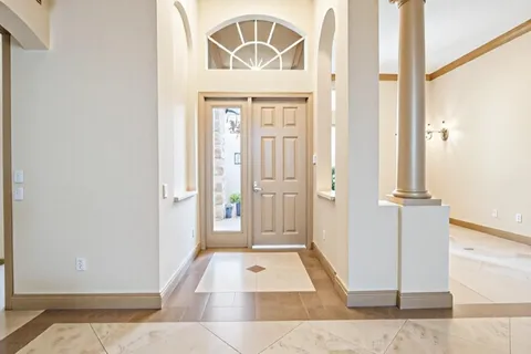 a view of an entryway with a livingroom