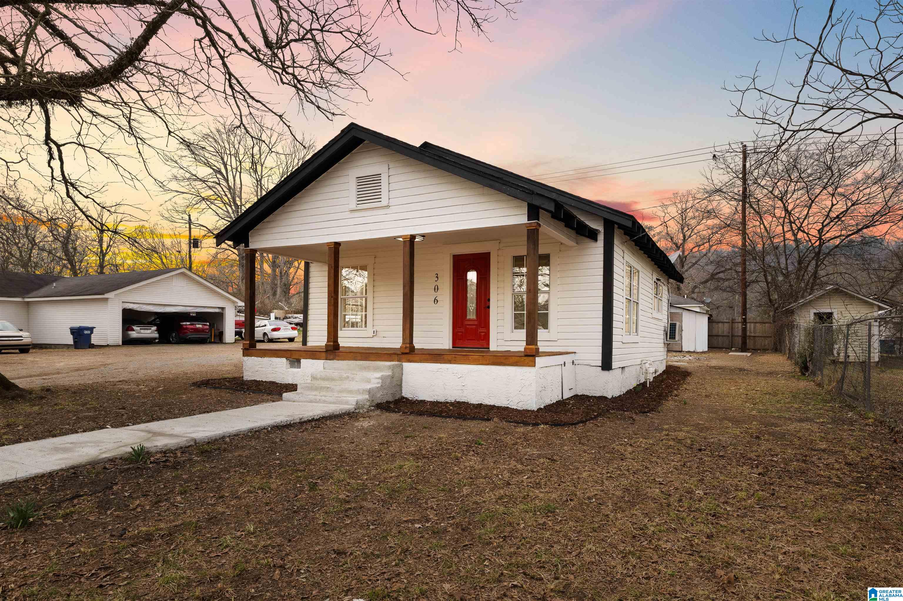 306 Adams Avenue West Oneonta, AL 35121 - Photo 1 of 24