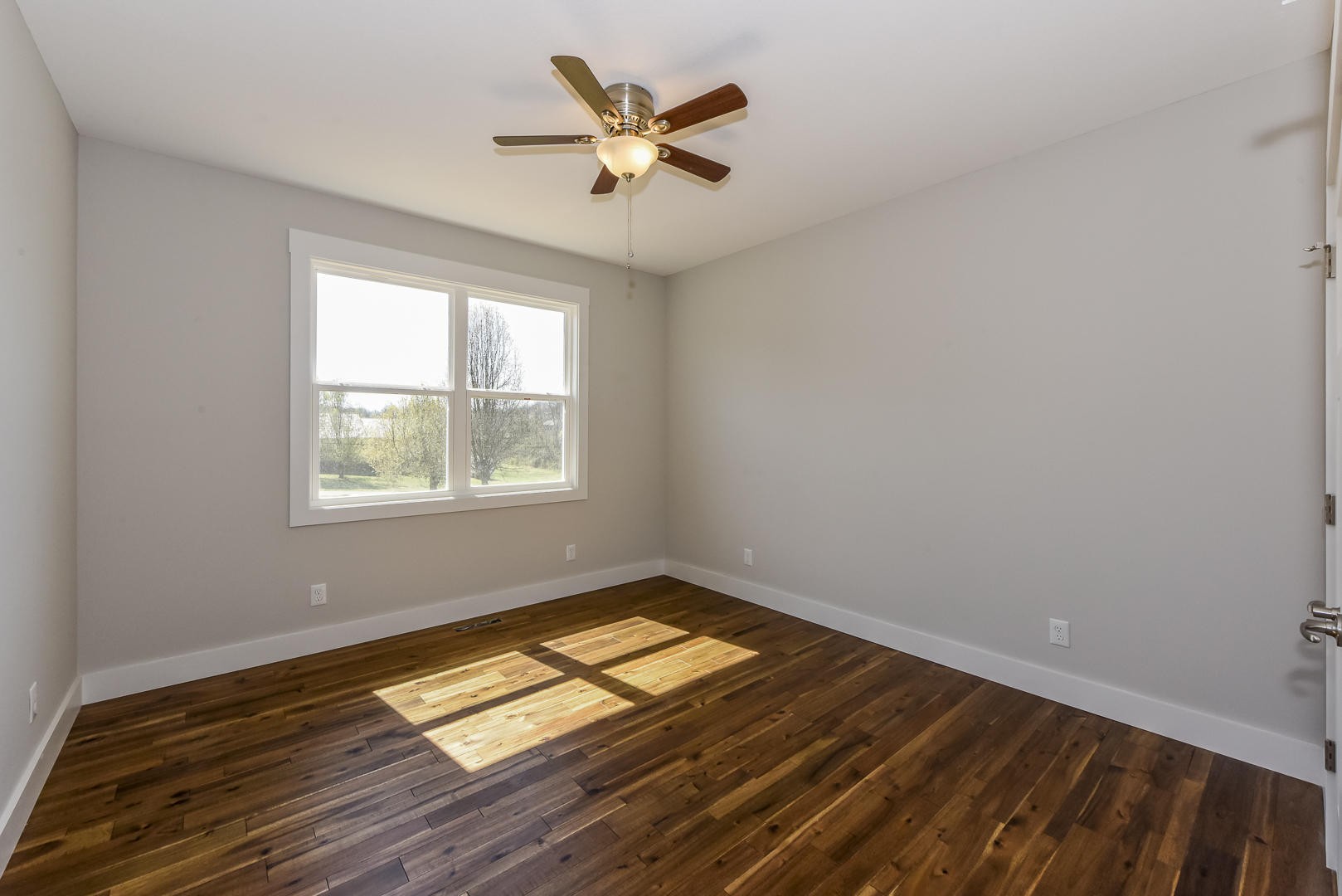 3059 New Blockhouse Road Maryville, TN 37803 - Photo 17 of 33 an empty room with wooden floor and windows