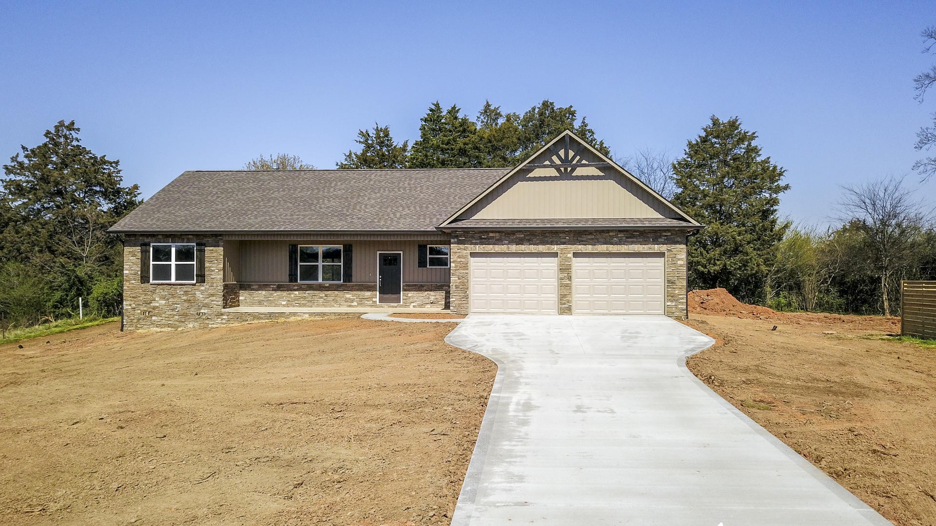 3059 New Blockhouse Road Maryville, TN 37803 - Photo 2 of 33 a front view of a house with a yard and garage