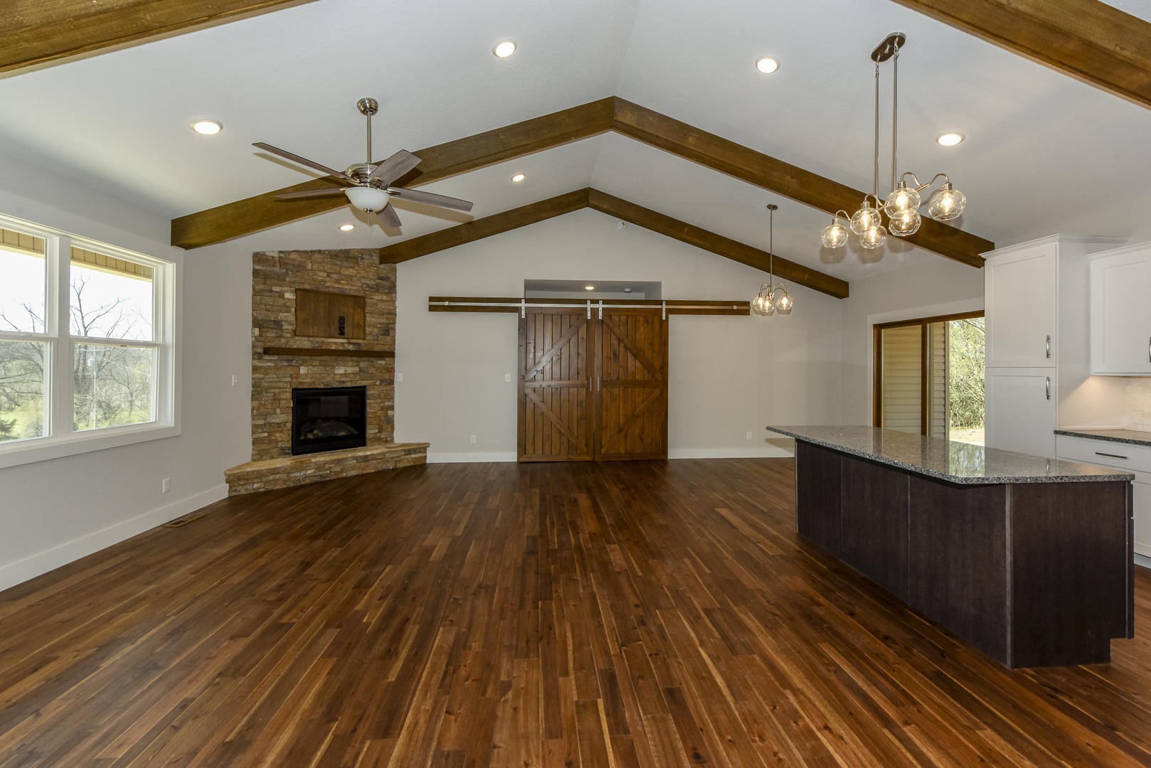 3059 New Blockhouse Road Maryville, TN 37803 - Photo 4 of 33 a view of a livingroom with a fireplace