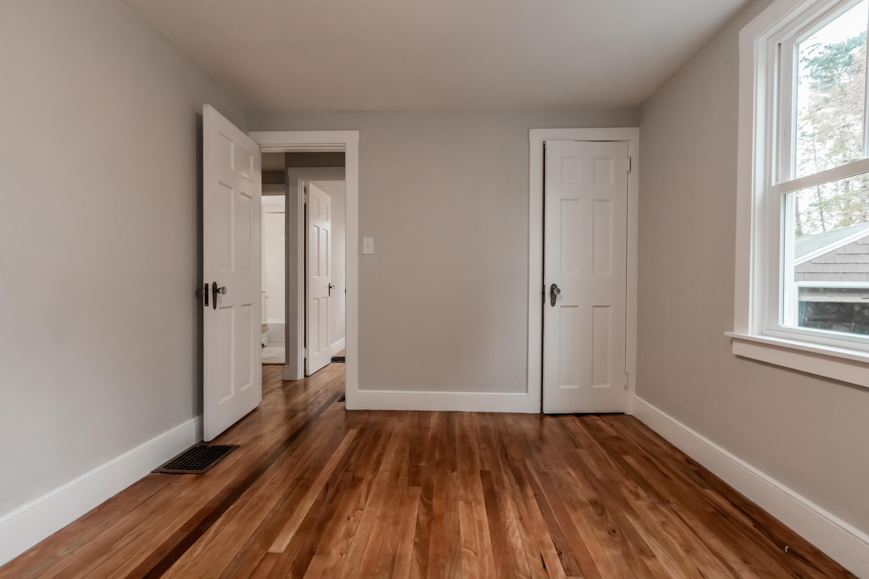 64 Middle Road Falmouth, ME 04105 - Photo 18 of 38 20231104JF-71041