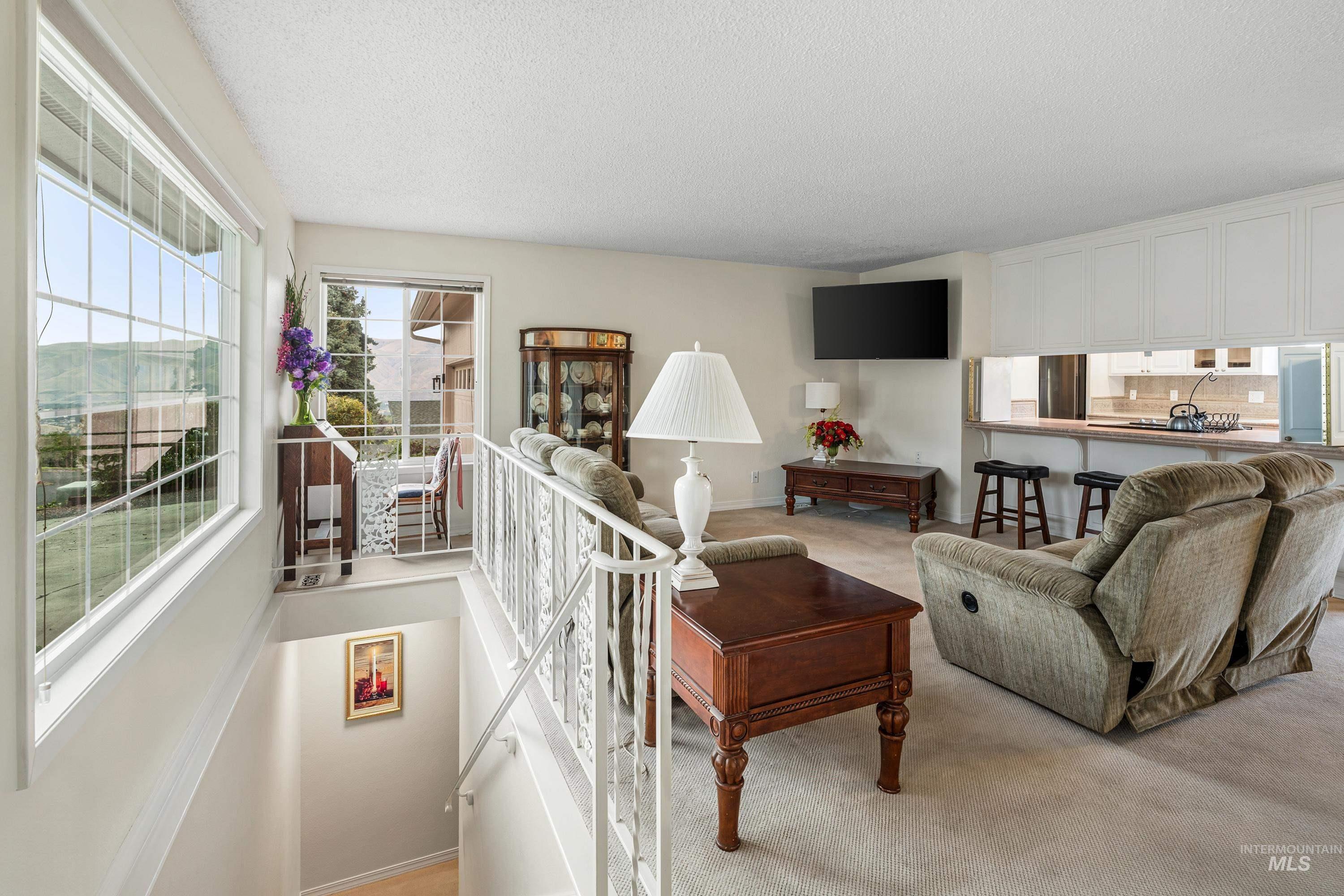 2963 Mayfair Ridge Lewiston, ID 83501 - Photo 5 of 45 Open living area with light-colored carpeting