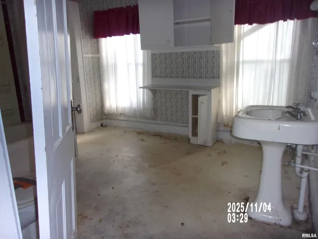 $29,900 | 317 West Adams Street, Pittsfield, IL 62363