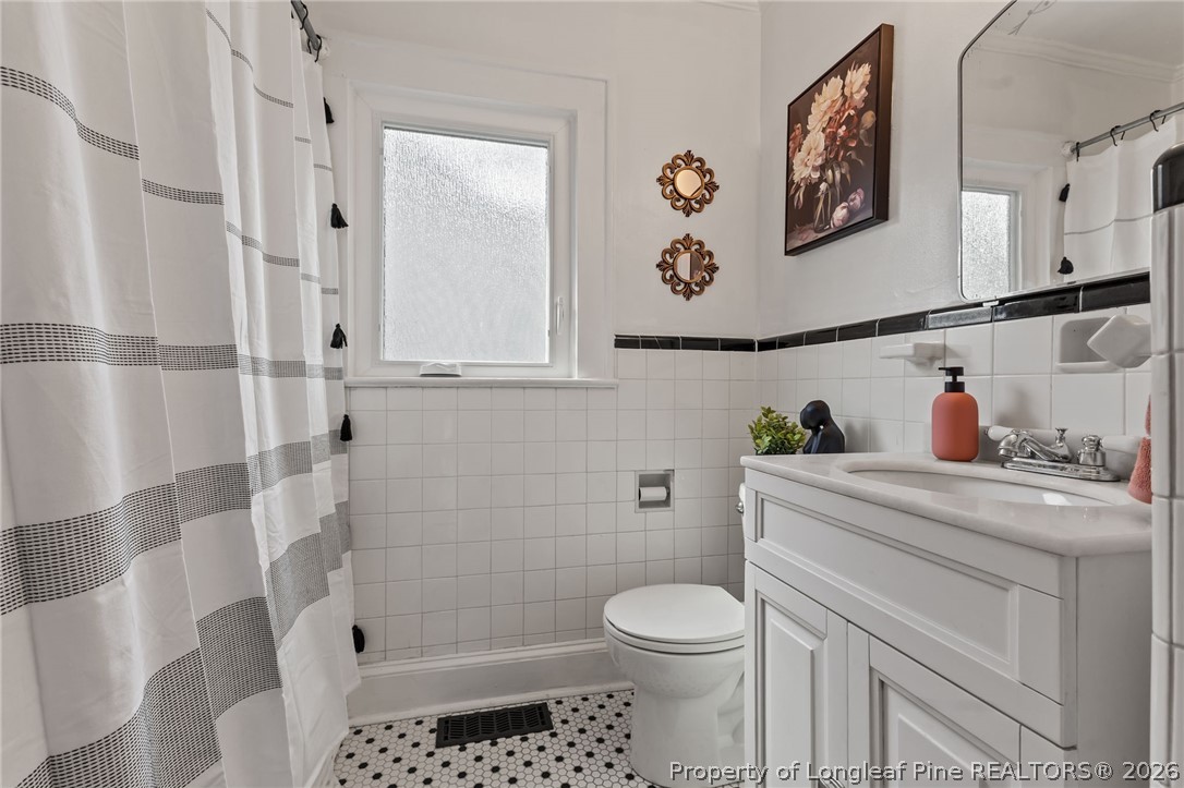 1326 Fort Bragg Road Fayetteville, NC 28305 - Photo 16 of 50 First Floor Guest Bath