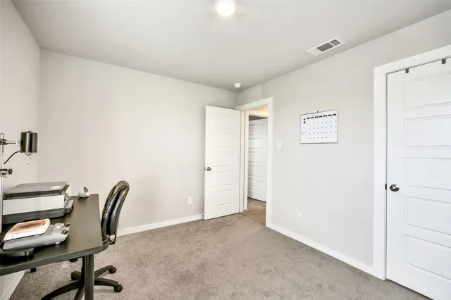 a view of a house with backyard and garden