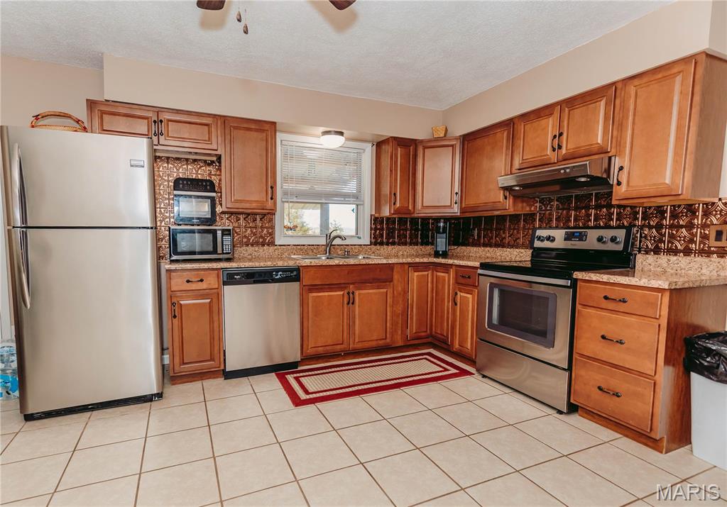 12561 Carroll Drive Rolla, MO 65401 - Photo 2 of 47