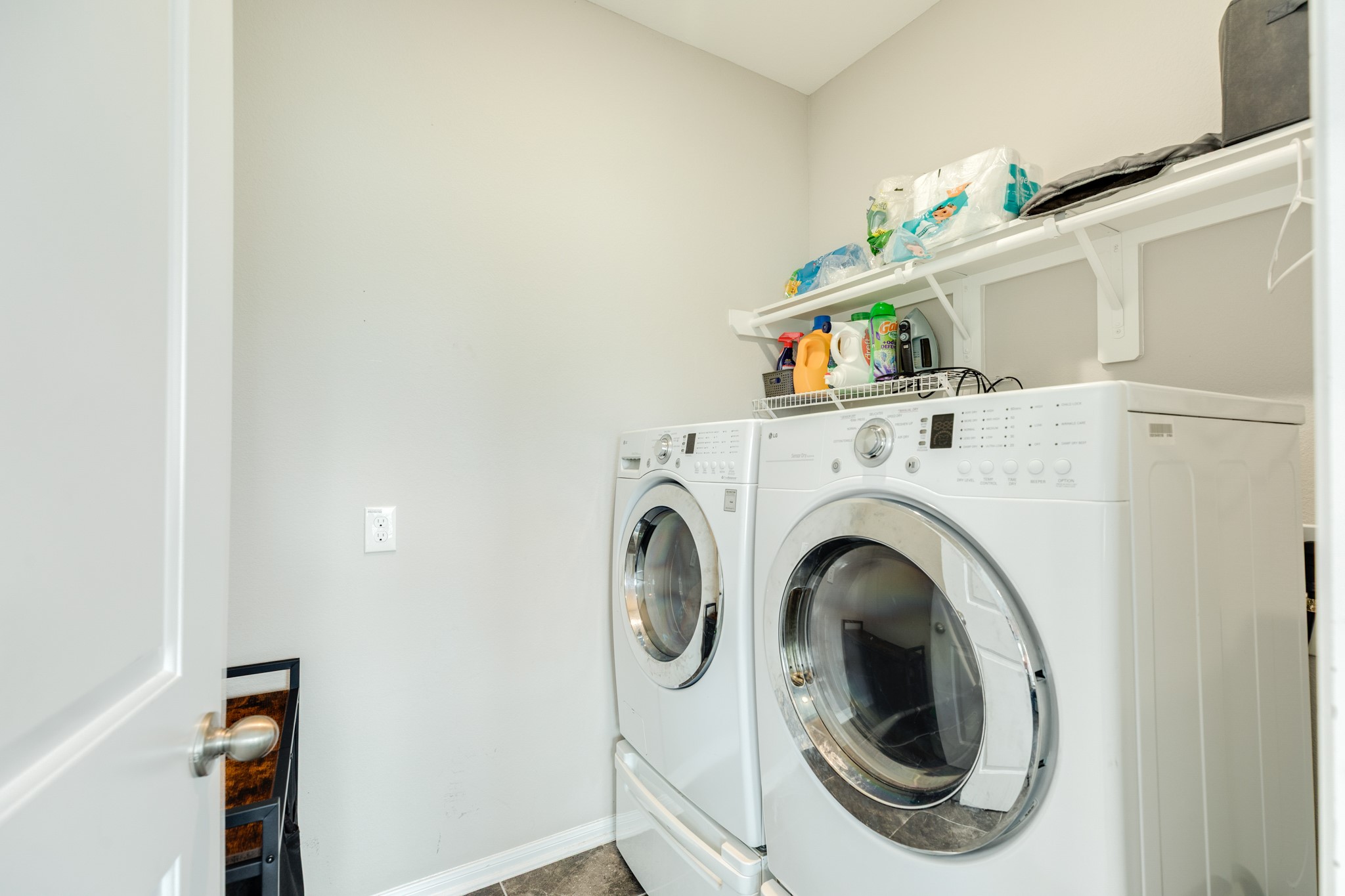 2446 Palisade Crst Drive Rosharon, TX 77583 - Photo 24 of 30 Indoor utility room with ample space..