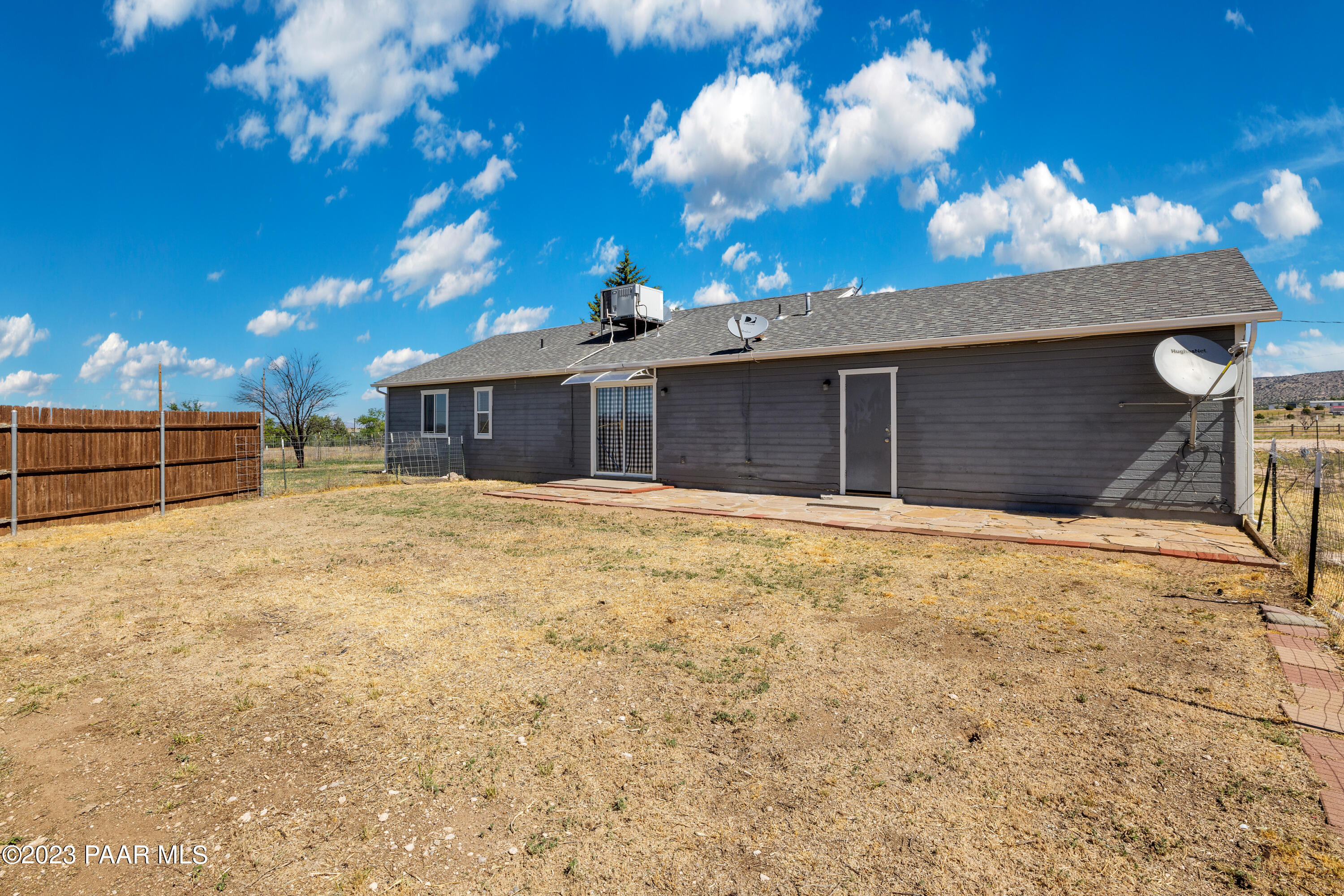 815 West Ahonen Road, Unit 4 Paulden, AZ 86334 - Photo 18 of 27 a view of a backyard with a large tree