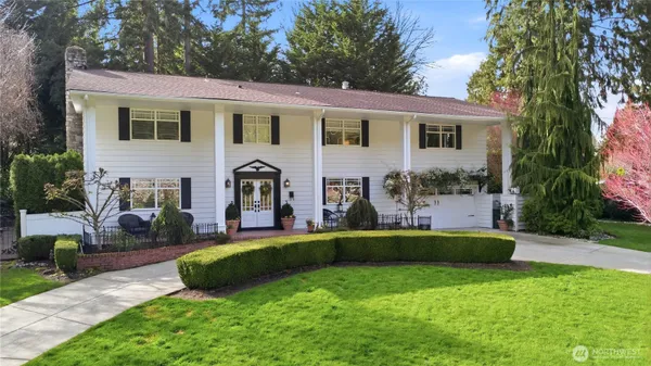 $1,895,000 | 10506 Robin Hood Drive, Edmonds, WA 98020