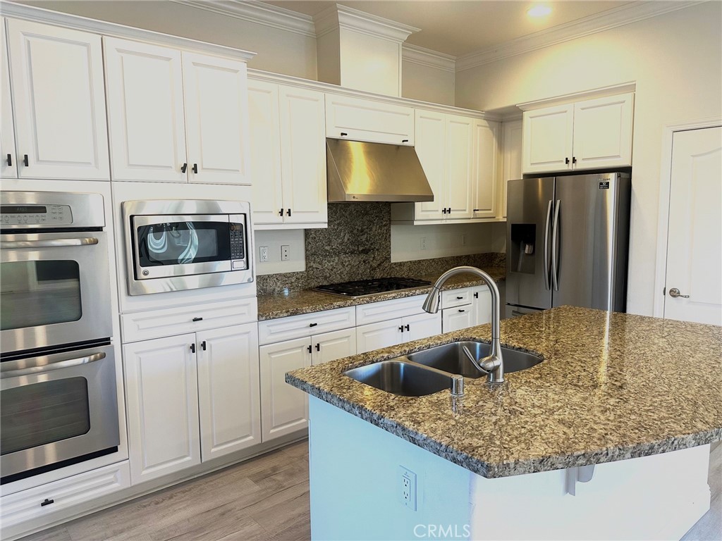 80 Mapleton Irvine, CA 92620 - Photo 2 of 10 Gallery Image 2