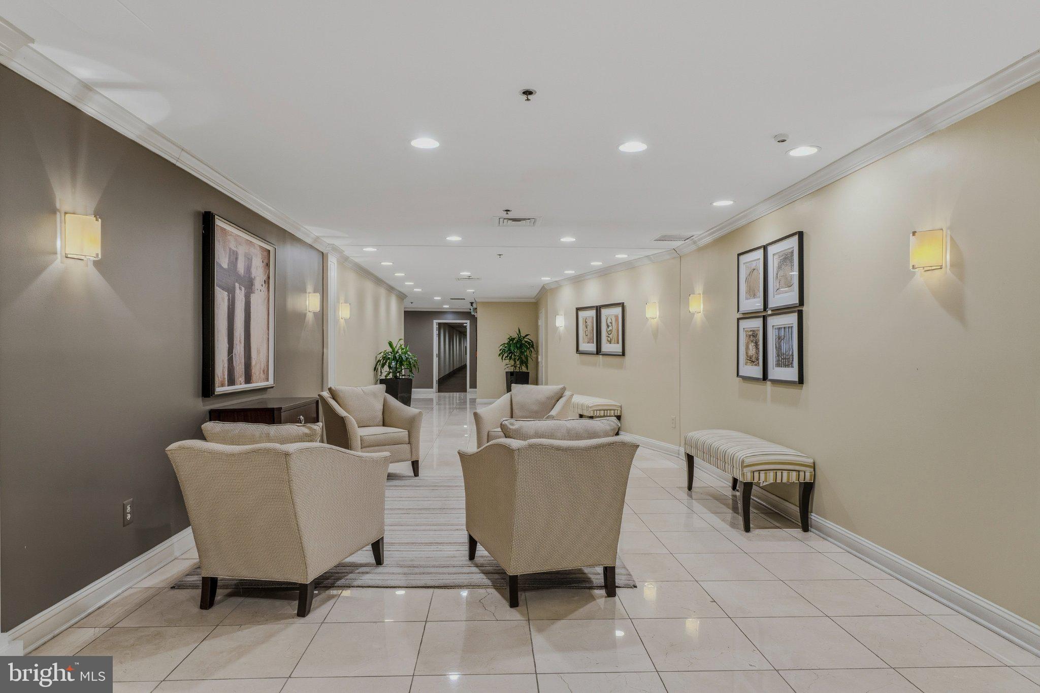 960 Fell Street, Unit 308 Baltimore, MD 21231 - Photo 6 of 38 Inviting corridor with elegant decor.