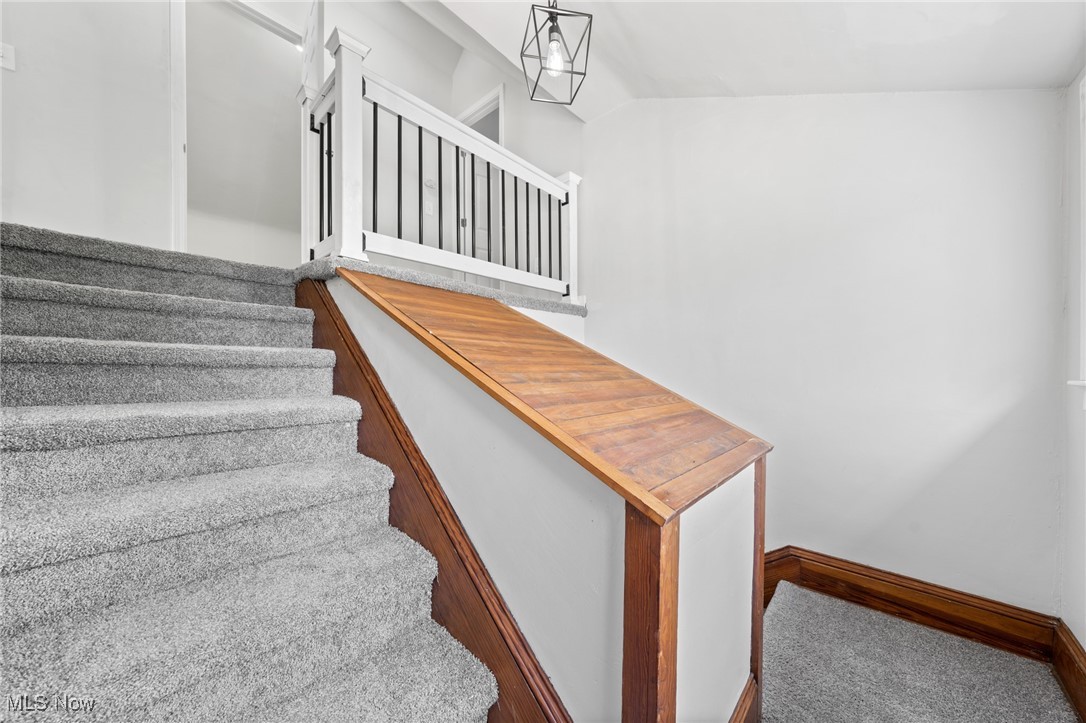 3139 Whitethorn Road Cleveland, OH 44118 - Photo 37 of 50 Staircase featuring carpet flooring